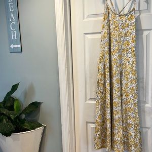 XL Pact sundress worn once. Built in bra and pockets! Excellent condition.